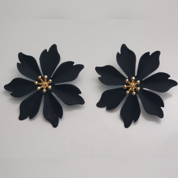 Jennifer & Company Jewelry - Matte Black Floral Earrings